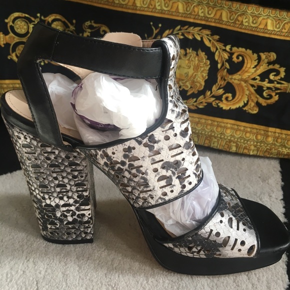 Calvin Klein black and white leather heels - Picture 7 of 8